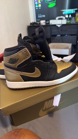Og metallic Golden air Jordan 1s size 10