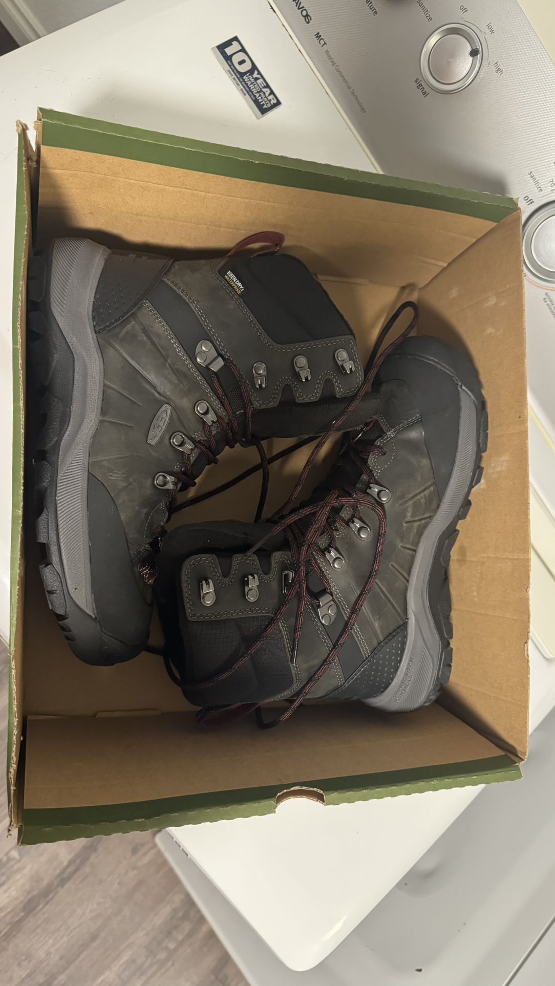KEEN BOOTS