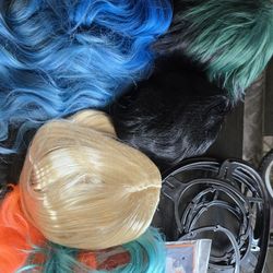 7 Cosplay Wigs 3 wig holders 