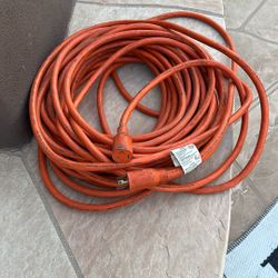 High quality extension cord in great condition 75 foot long