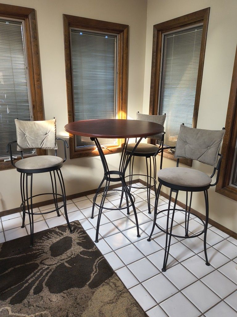 Tall pub table with 3 swivel bar stools for sale π»