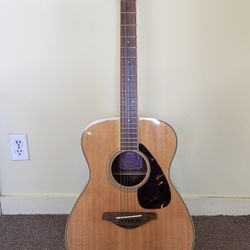 Yamaha FS720S Guitar W/Stand.