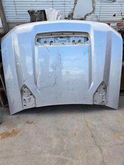 Chevrolet silverado hood