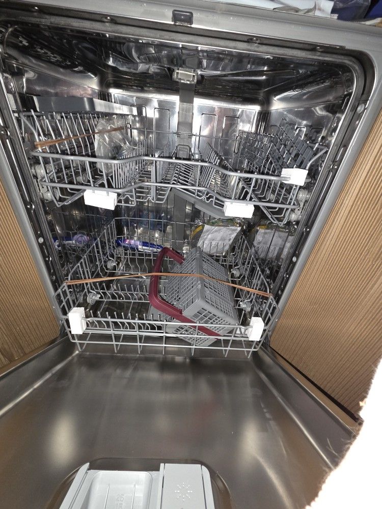 NEW Gas Dishwasher 