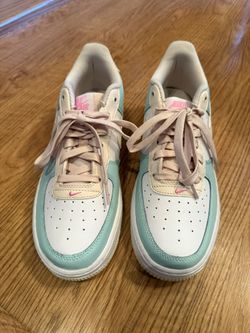 Nikes Women’s Size 8