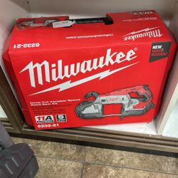 Milwaukee Deep Cut Variable Speed Band Saw Kit