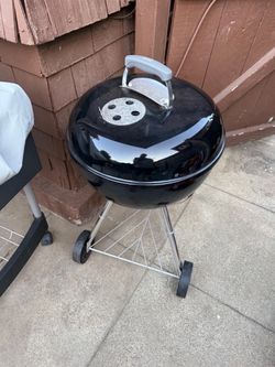 WEBER 18inch KETTLE GRILL NEW WITH COVER