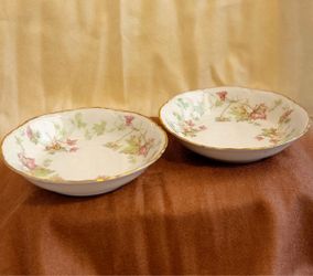 Vintage Porcelain Bowls with Floral Pattern – Set of 2