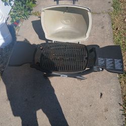 Webber Q1200 Portable Propane Gas Grill