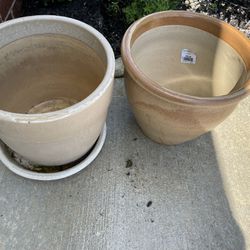 2 Pots (about 15 inches). 1 bottom plate. 