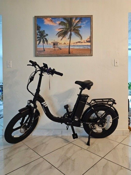 NEW Magnum Premium 3 Low Step 750W Folding E-Bike - Save $1,400