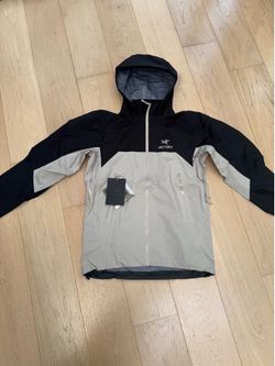 Arc’teryx Beta AR Jacket in Black/Rune
