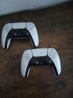 PS5 controllers