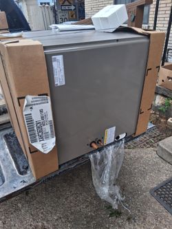 New 3 ton horizontal coil 410A.     XAFB36DBCN1