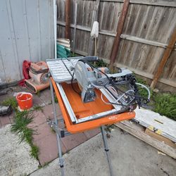 Rigid 7in Tile Saw With Stand