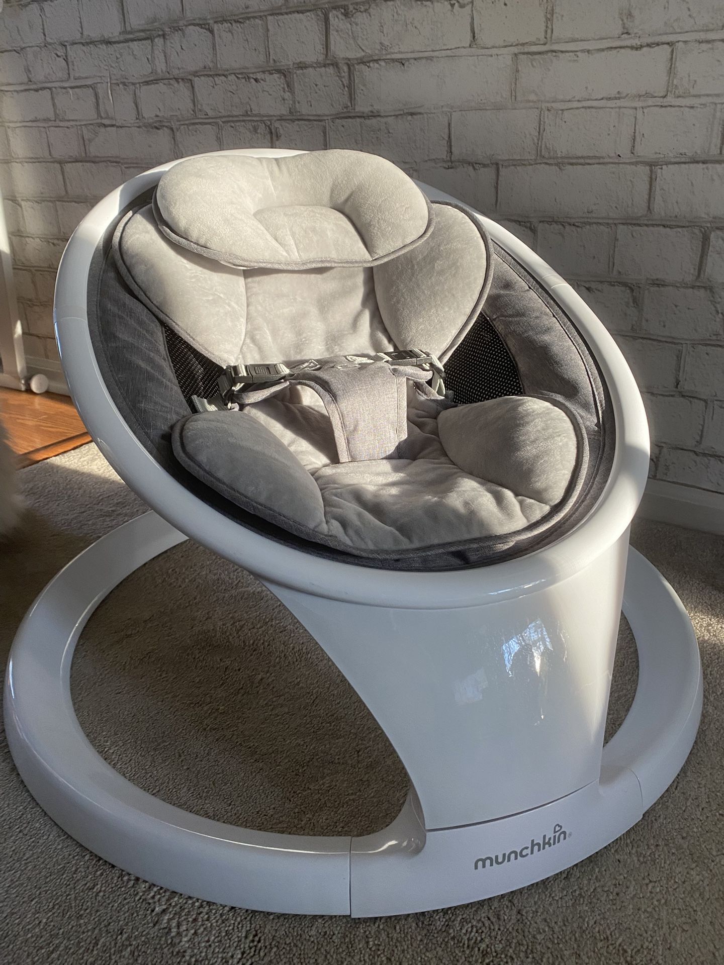 Munchkin Infant Swing With Smart Bluetooth Technology