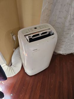 AC PORTABLE TOSHIBA 6000 BTU INCLUDING EXHAUST HOSE,IS TOUCH SCREEN, SLEEP TIMER,MODE CONTROL,WEATHER CONTROL, ON WHEELS EASY MOVE WORKS GREAT 260SQ F
