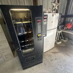 Snack Vending Machine With Bill Changer On The Side  