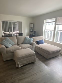 Ikea Uppland Loveseat in Totebo light beige for Sale in Seattle