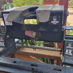Husky, 16000 Lb.  fifth wheel with adjusting easy roller.