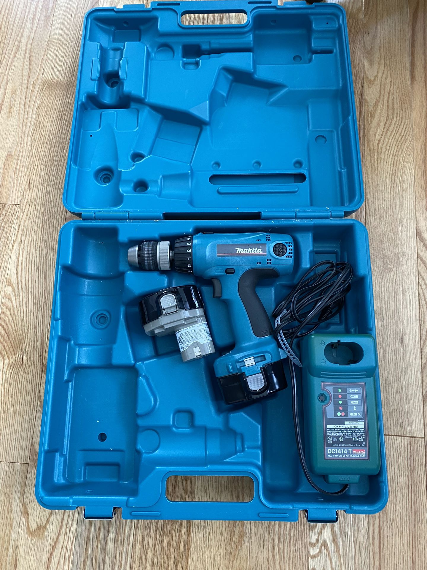 Makita 1/2” Battery Operated Drill Driver, With 2 Batteries , Charger And Case