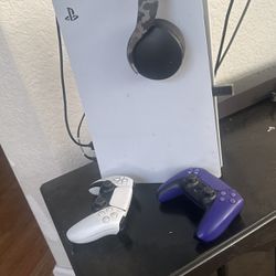 Ps5, Wireless headset And 2 Controllers 