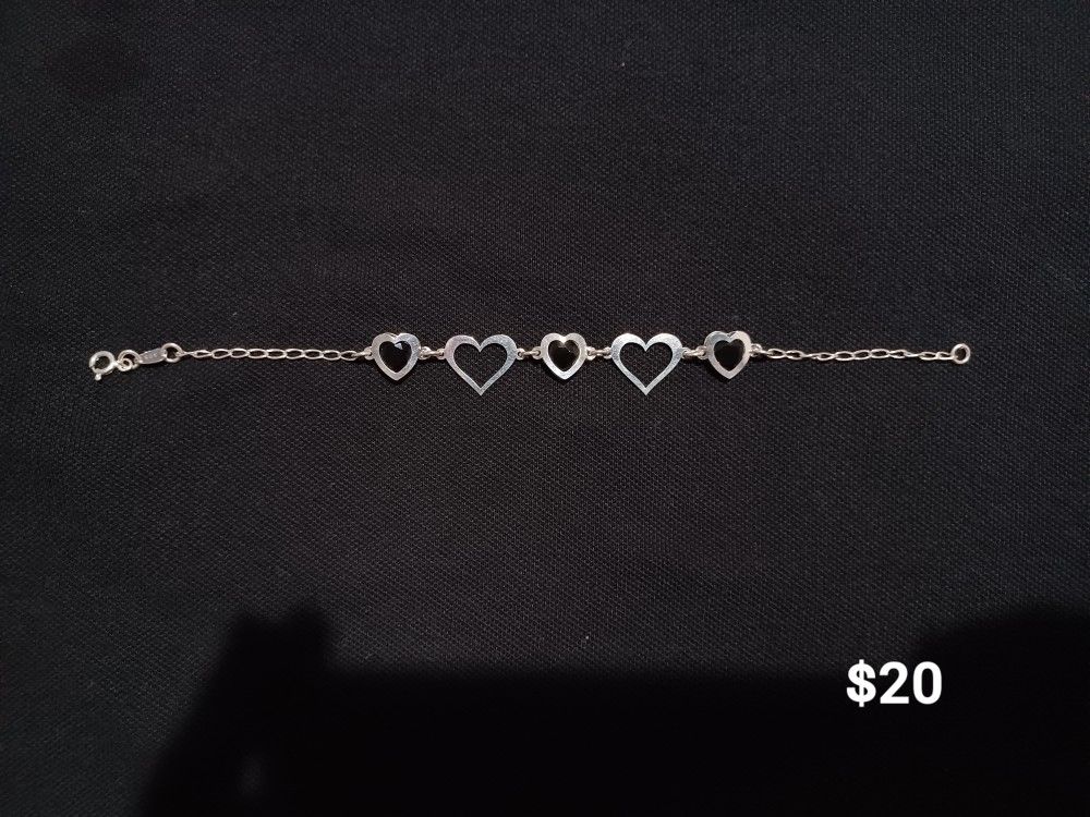 Brazalete De Plata De Corazones/ Silver Heart Bracelet