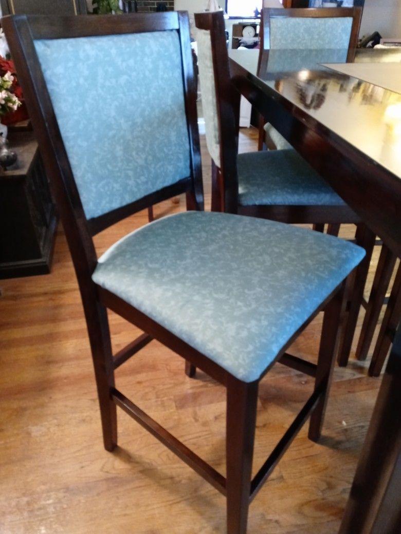 Pub Table And Chairs for Sale in Puyallup, WA OfferUp