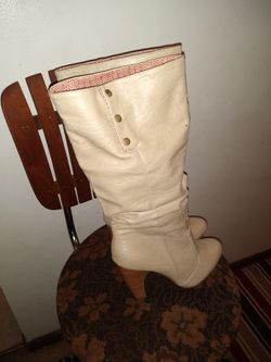 Women's fashion boots size 8.5