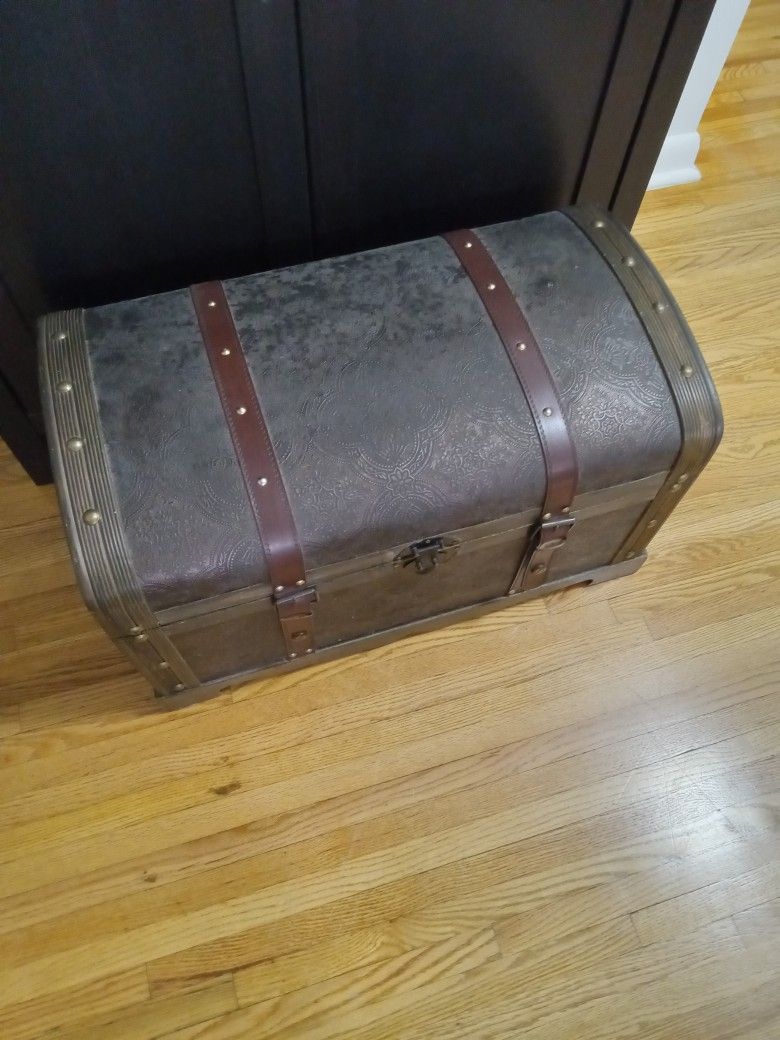 Vintage Trunk, More Core Division (MCD)