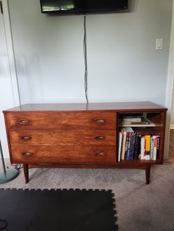 Vintage Mid Century buffet / dresser /sideboard