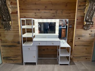 Hollywood Makeup Vanity w/ Lighted Mirror & Storage – White – Pre-Owned