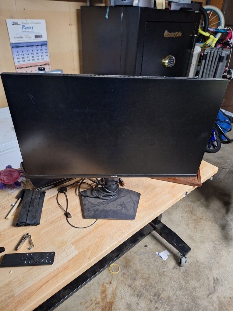 DELL 27" Computer Moniter. Good Shape