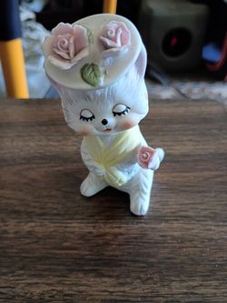 Napco Kitty figurine porcelain with hat and shawl.