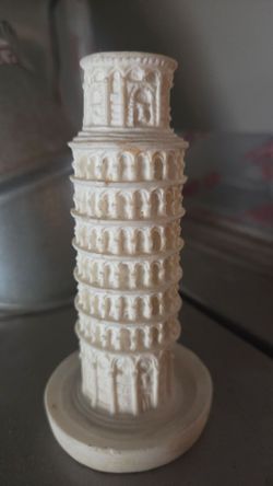 Leaning tower of Pisa 4.25"x2"