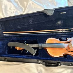 4/4 Size Violin - Including Case and Shoulder Rest