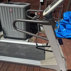Precor 9.57 Commercial Treadmill - Gym Quality