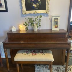 Vintage Winter & Company Spinet Piano 