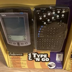 75% OFF. 💰💰💰💰. BRAND NEW FACTORY SEALED PDA TYPE N GO KEYBOARD AND CASE ALL IN ONE. HAS EVERYTHING ❤️❤️. GREAT  GIFT. 🎁🎁🎁