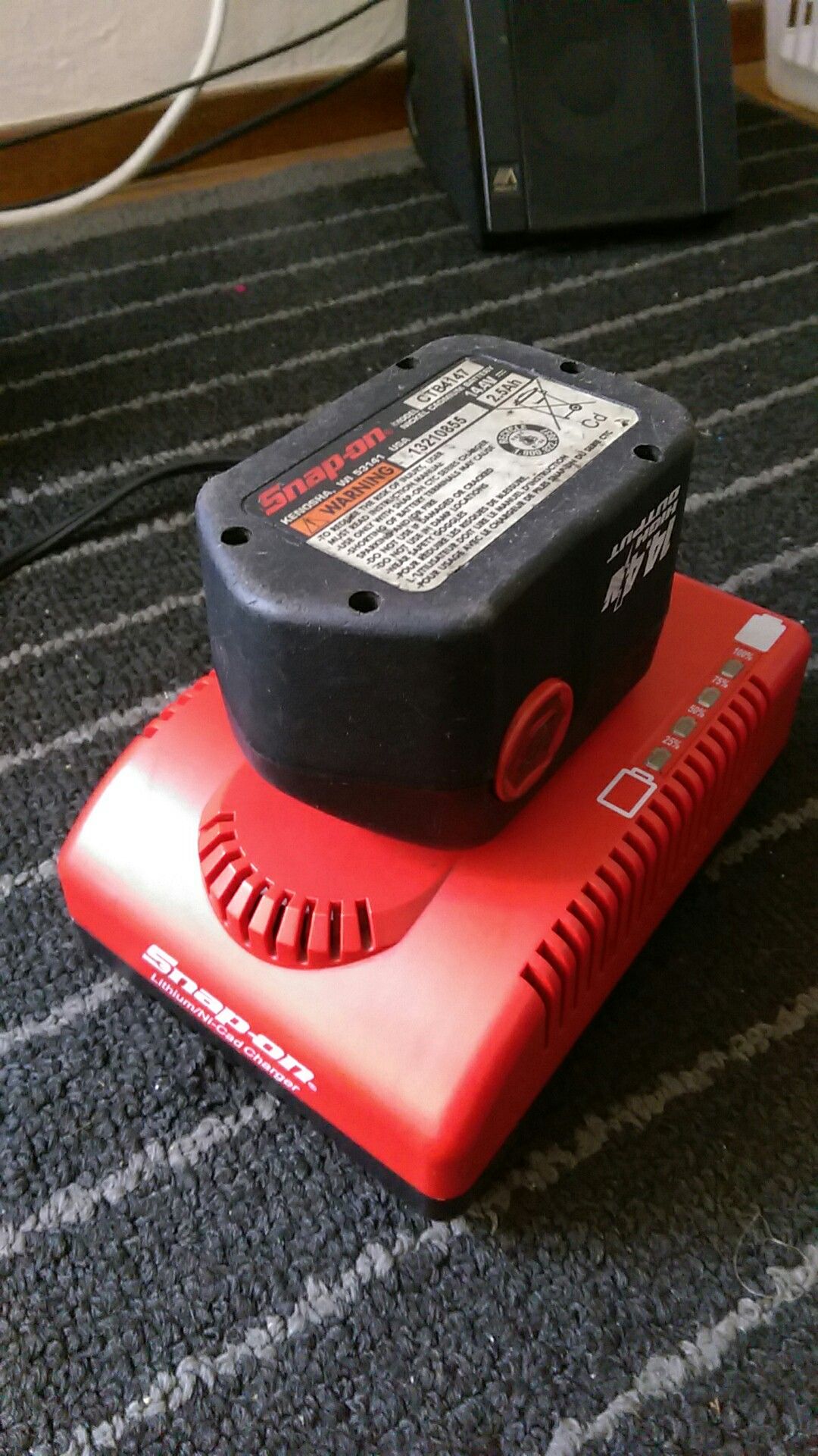 Snap-On CTC620 Lithium/Ni CAD Charger and CTB4147 14.4v High Capacity Battery