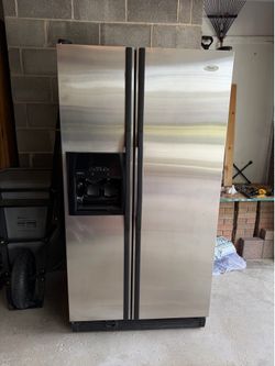 Whirlpool Refrigerator - Good condition - Pickup Only