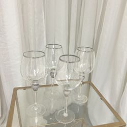 Beautiful 4 Wine Glasses 