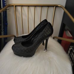 Black Platform Tuffed High Heel Shoes - SIZE 10