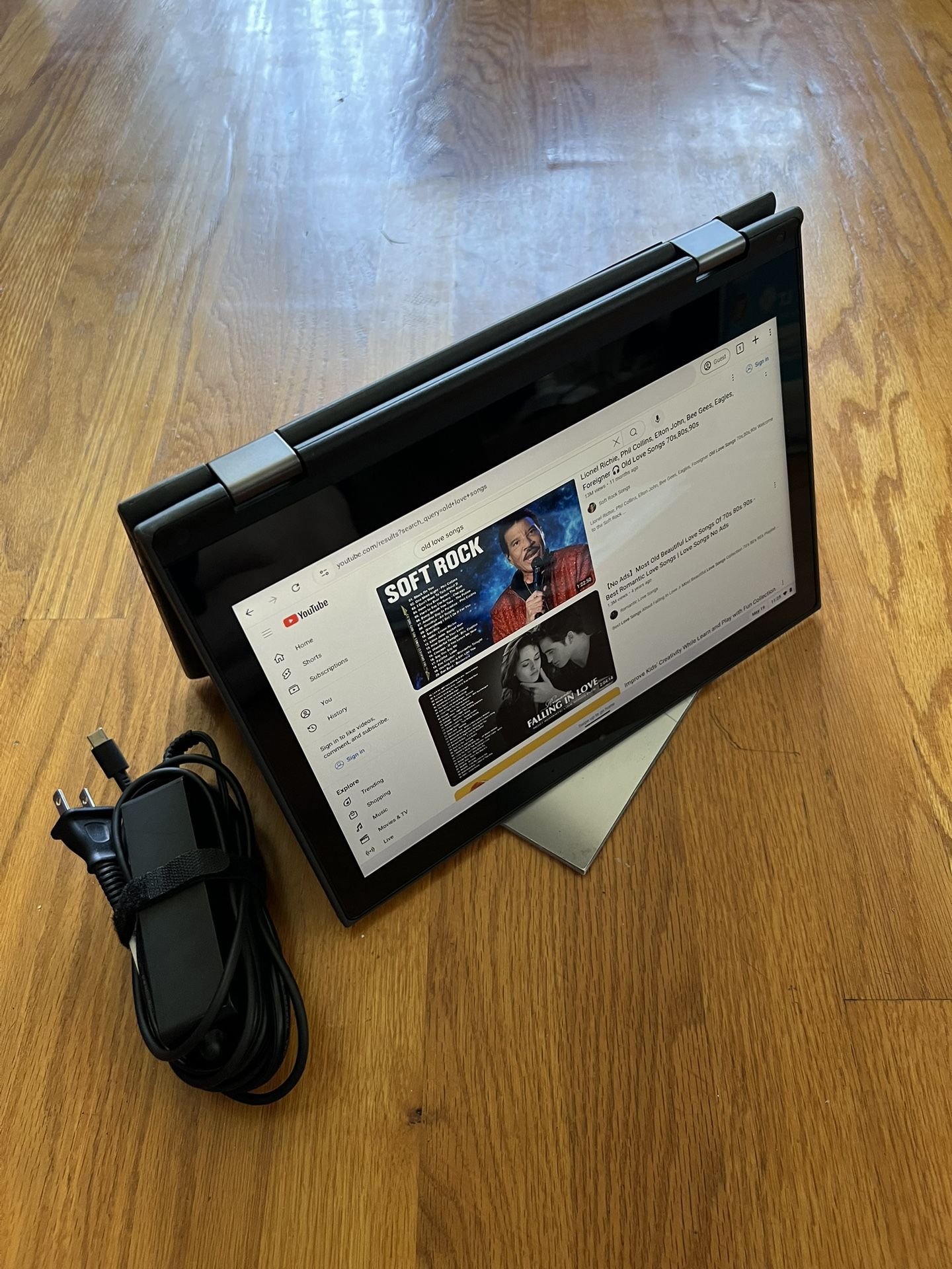 11.6 inches Lenovo 300e ChromeBook 2nd Gen 2-in-1 Touchscreen Convertible Type 81QC ChromeOS 32Gb 4Gb Laptop