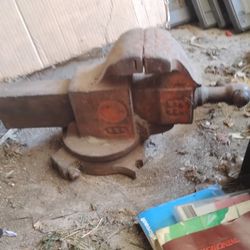 Antique Bulldog vise