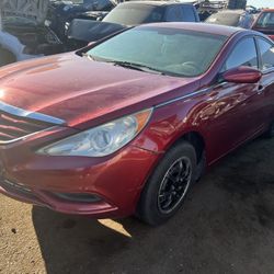 2013 Hyundai Sonata For Parts 