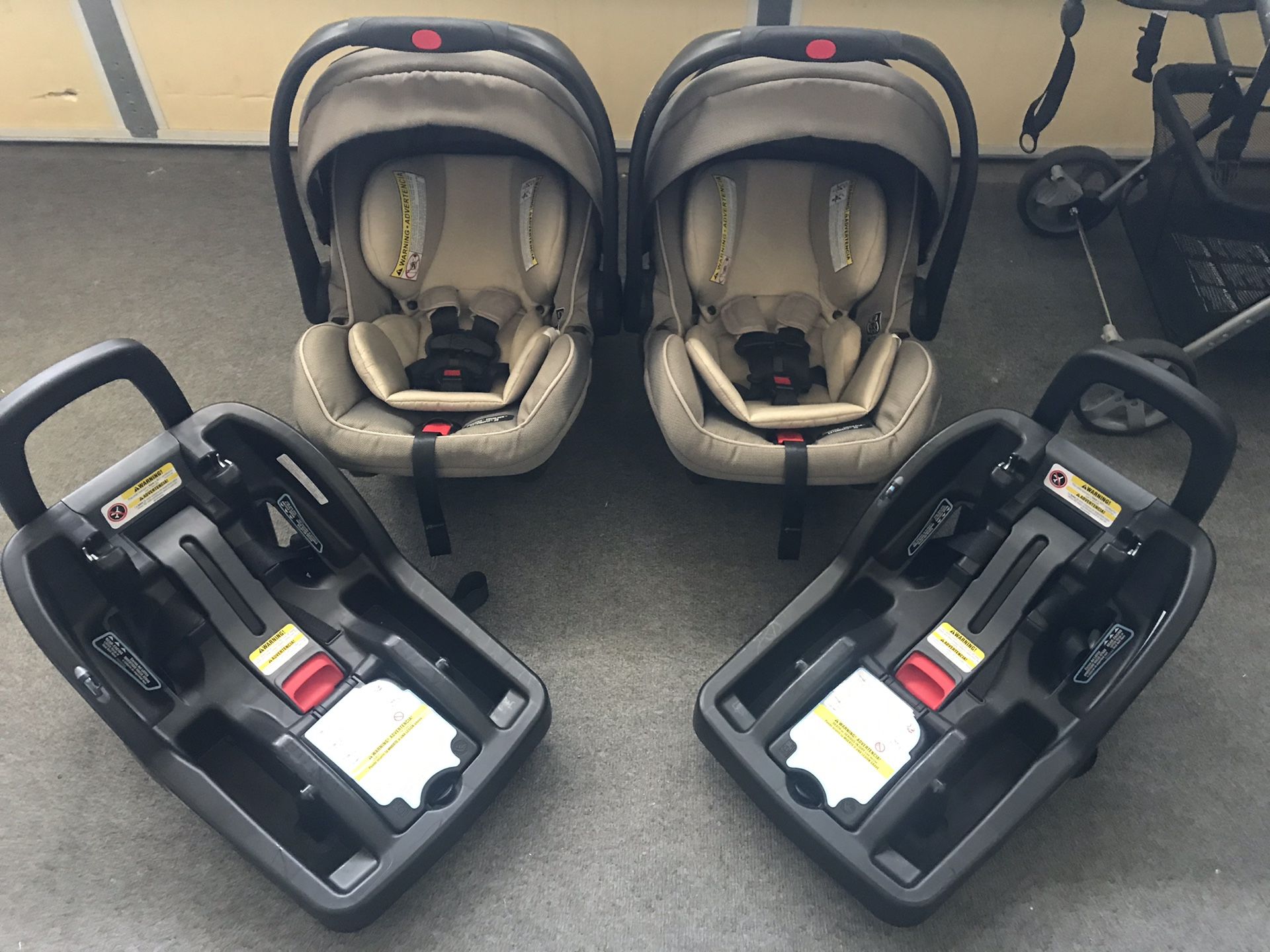 Graco Snugride extend to fit Click Connect infant car seats plus bases and baby trend twin stroller
