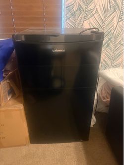 Mini fridge