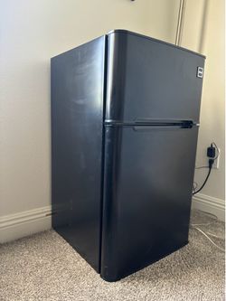 RCA Mini fridge