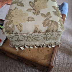 11x17 Cloth Ottoman With Storage 